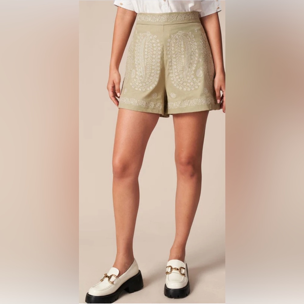 NWT RIHOAS Embroidery High Waisted Shorts Sz M